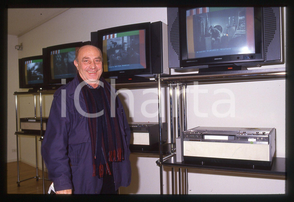 35mm vintage slide* 1990ca MILANO Giò POMODORO visita video installazione (4)