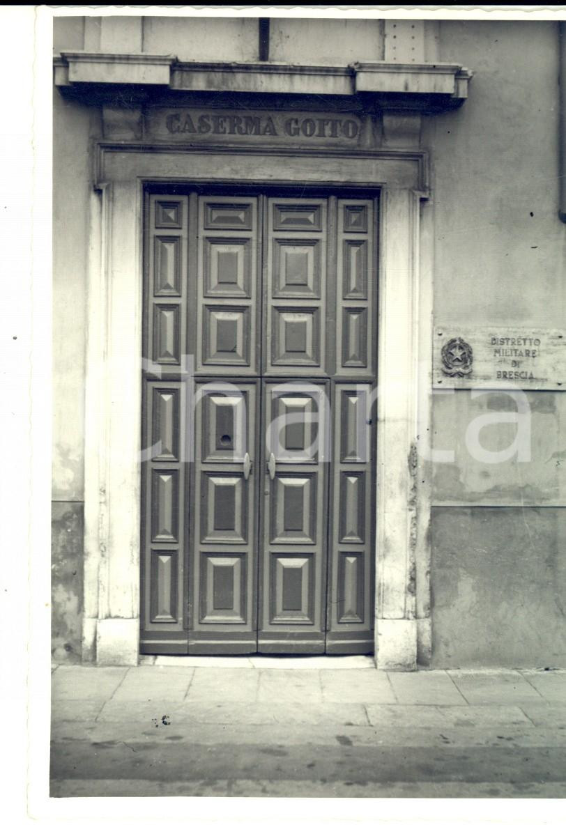 Fotografia d epoca originale 1960 ca BRESCIA Caserma GOITO  Il portone Fotografia artistica 10x14 cm 1