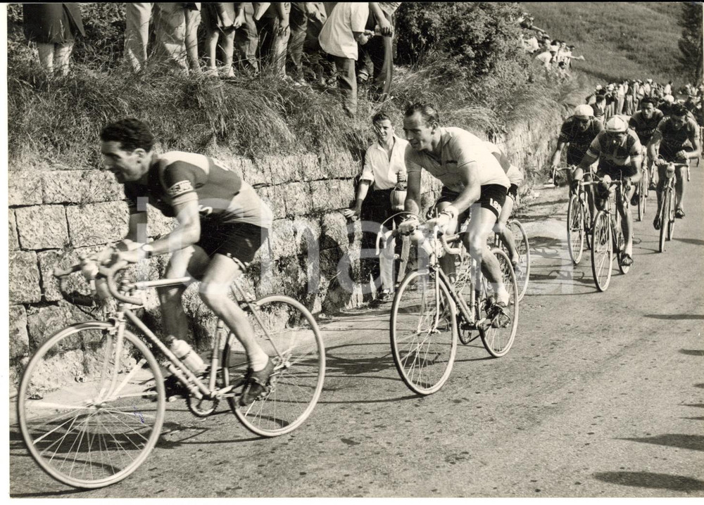 1954 CICLISMO GIRO D'ITALIA Hugo KOBLET in gruppo sull'Abetone *Foto 18x13