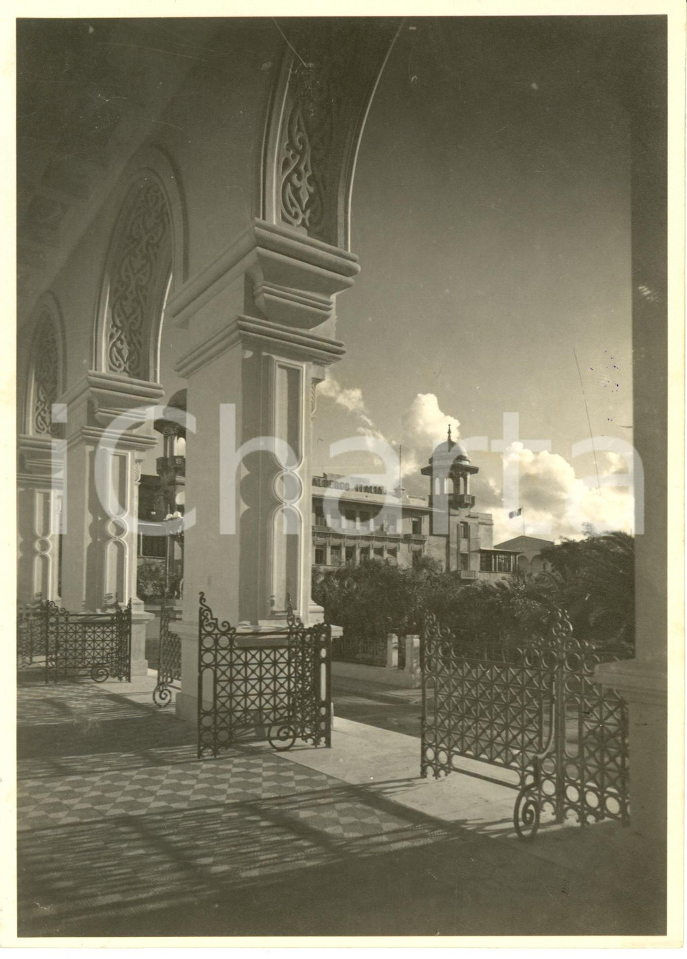 Fotografia d epoca originale 1932 BENGASI LIBIA Archi del Palazzo del LITTORIO con Albergo ITALIA Foto 1