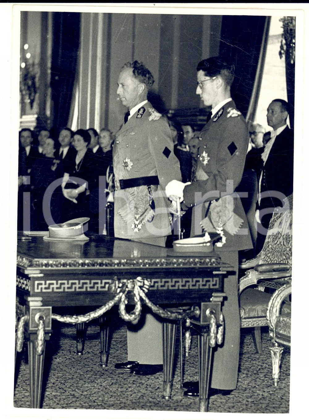 Fotografia d epoca originale 1960 BRUXELLES BALDOVINO del BELGIO durante una cerimonia ufficiale Foto 13x18 1