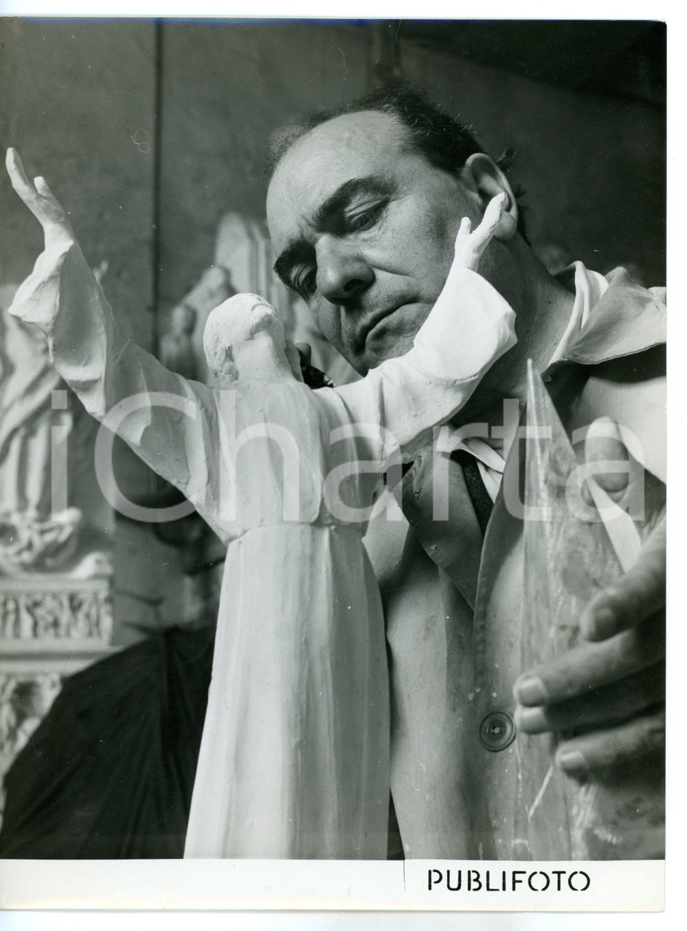1953 SAN FRUTTUOSO (GE) Guido GALLETTI prepara modello del Cristo degli Abissi