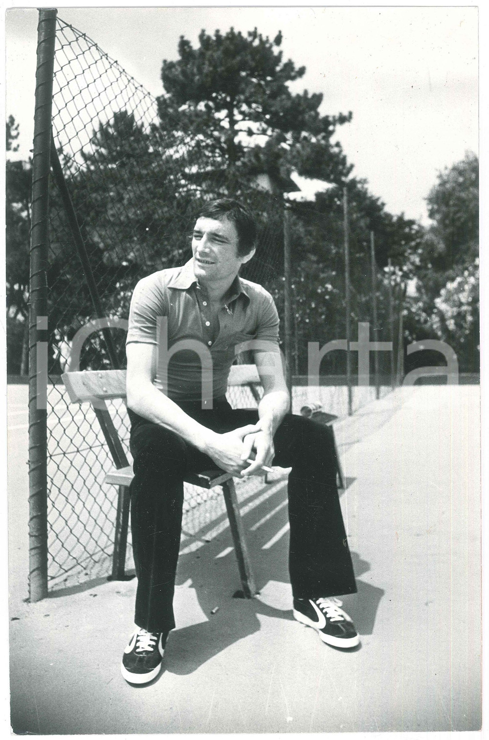 Fotografia d epoca originale 1970 ca ITALIA  CALCIO Gigi RIVA seduto su una panchina  Foto 20x30 cm 1