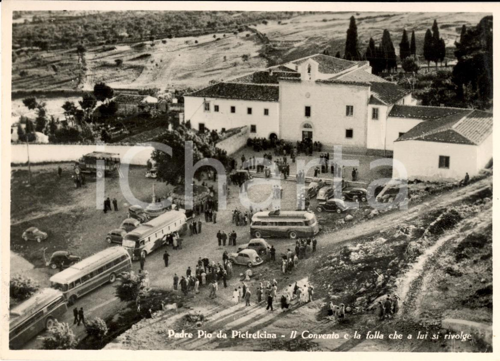 Cartolina originale da collezione 1953 SAN GIOVANNI ROTONDO Pellegrini visitano PADRE PIO 1