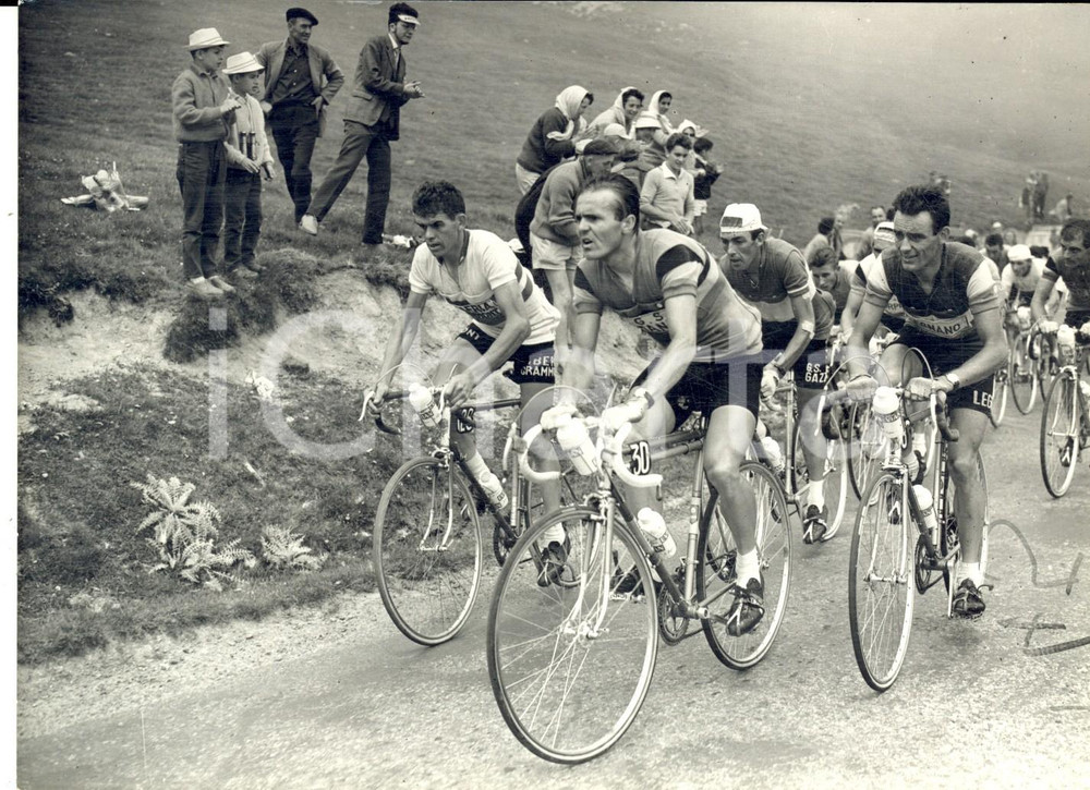 Fotografia d epoca originale 1961 CICLISMO TOUR DE FRANCE Eddy PAUWELS durante la tappa dei Pirenei Foto 1