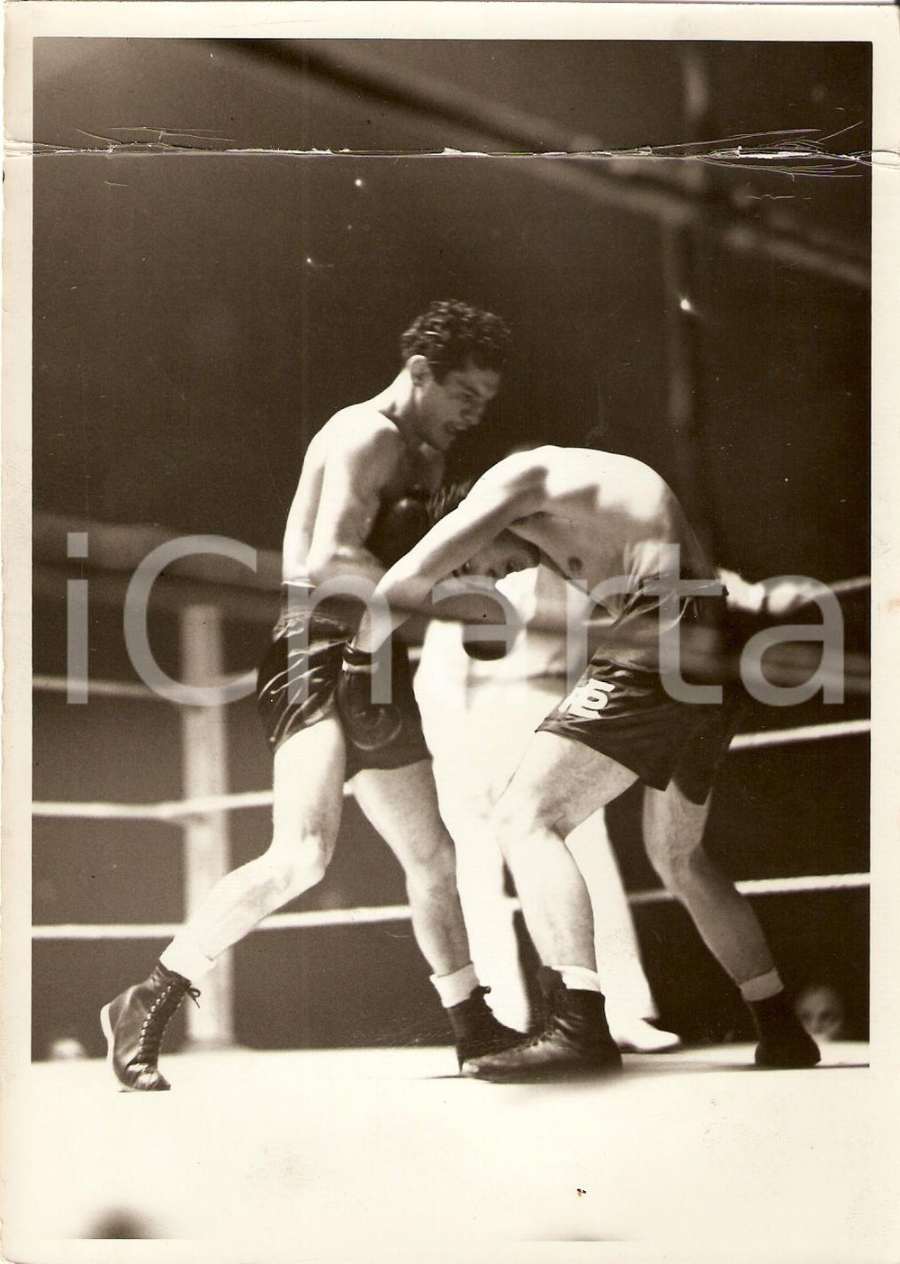 Fotografia d'epoca originale 1939 MILANO BOXE Pugile Emor PERTICAROLI commette fallo su Aldo SPOLDI *Foto 1