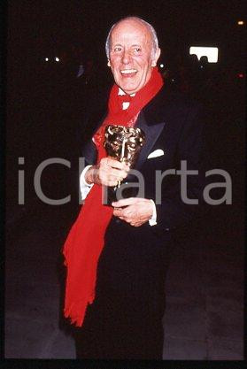 35mm vintage slide* 1989 ca UK - CINEMA Richard WILSON with BAFTA award (1)