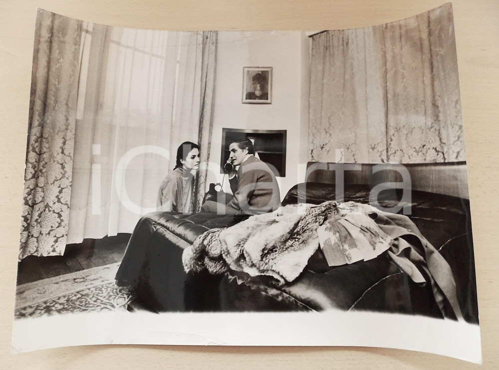 1970 ca PARIS Olga KARLATOS Nikos PAPATAKIS in camera da letto (1) Foto 40x30 cm