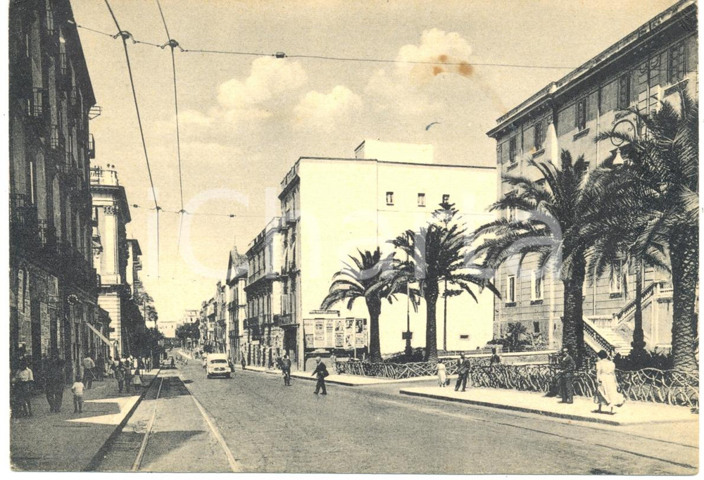 Cartolina originale da collezione 1958 PORTICI (NA) Le scuole statali in Corso GARIBALDI *Cartolina ANIMATA FG NV 1