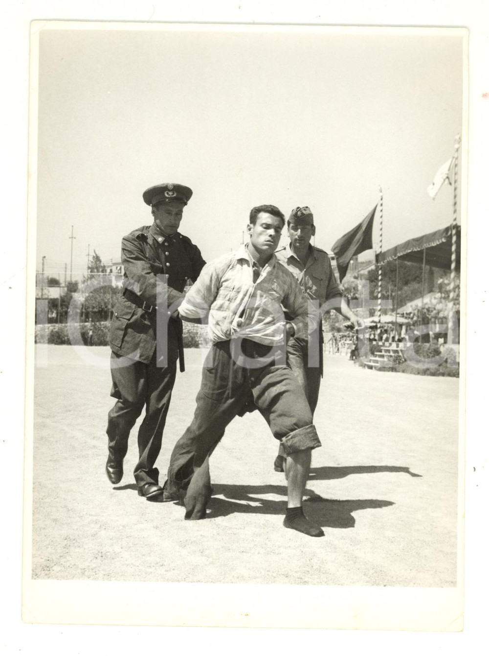 Fotografia d epoca originale 1960 ca LISBOA Policia de SeguranÃ§a PÃºblica  Dimostrazione di arresto Foto 1