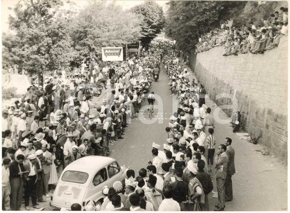 1955 ca CICLISMO GIRO D'ITALIA Nino DEFILIPPIS in fuga in salita - Foto 18x13 cm