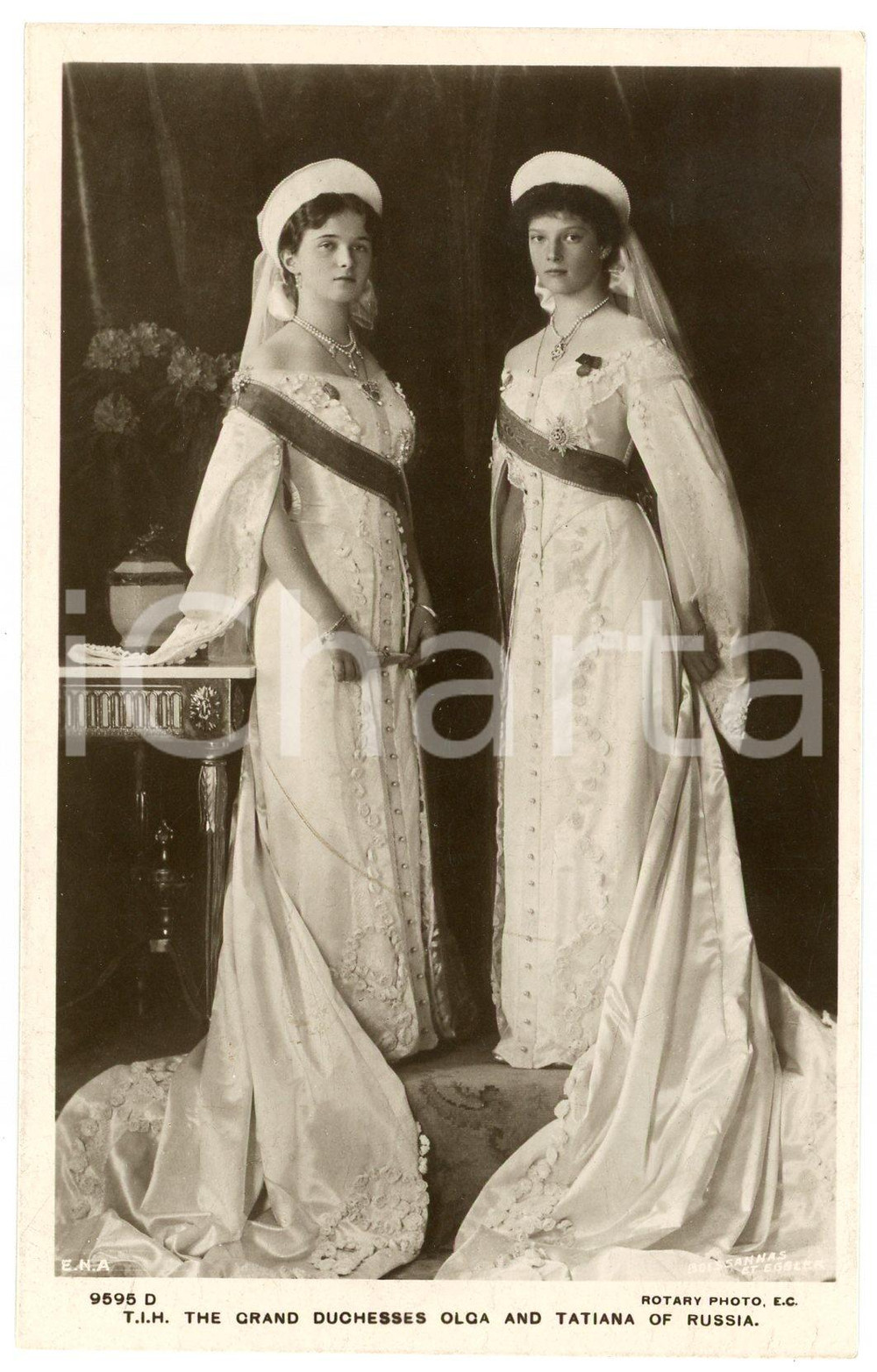 1910 ca HOUSE OF ROMANOV Grand Duchesses Olga and Tatiana of Russia - Postcard 1 Cartolina postale d'epoca, non viaggiata. FAIR/discreto Lievi smussature agli angoli Formato: FP originale e autentica 1