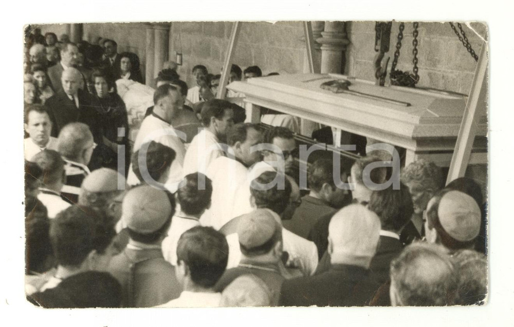 Fotografia d epoca originale 1965 PORTUGAL Funerali arcivescovo don Manuel Trindade Salgueiro  Foto 1