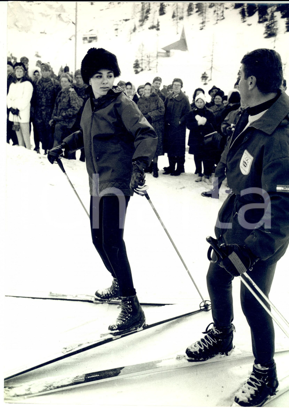 Fotografia d epoca originale 1964 INNSBRUCK IX Olimpiadi Invernali Regina Farah PAHLAVI sulle piste da sci 1