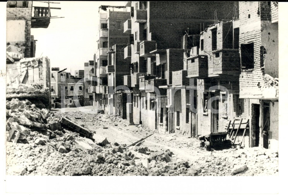 Fotografia d epoca originale 1969 SUEZ EGITTO Paese distrutto nella GUERRA D ATTRITO contro Israele Foto 1