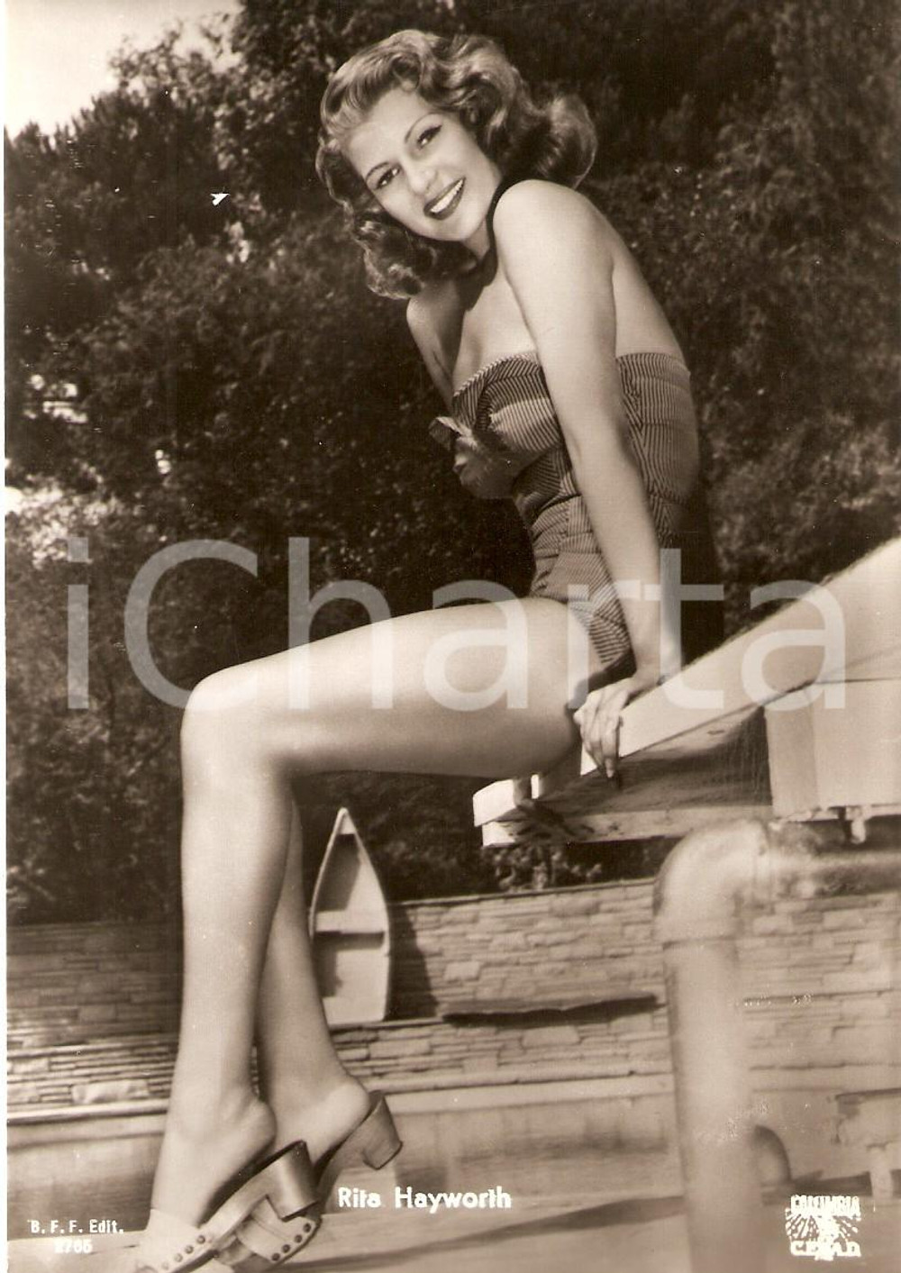 Cartolina originale da collezione 1955 ca CINEMA Actress Rita HAYWORTH wears swimsuit *Cartolina FG NV 1