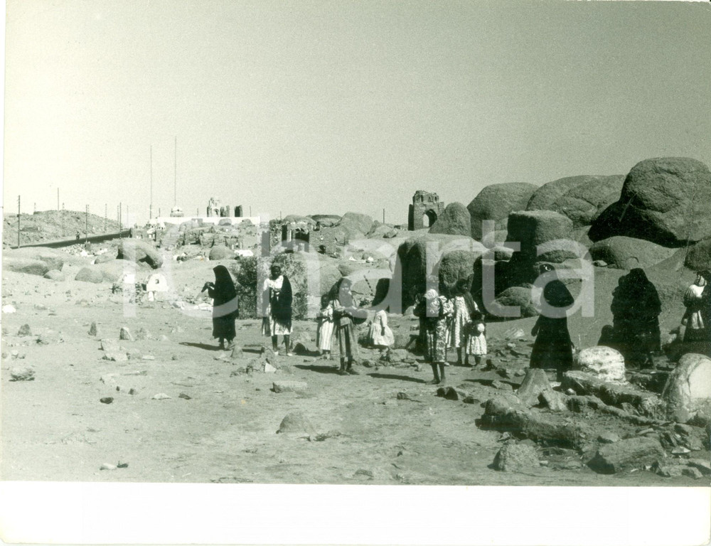 Fotografia d epoca originale 1950 ca IL CAIRO EGITTO Famiglia di nomadi nel deserto Fotografia 1