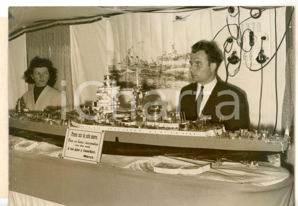 1957 PARIS Modellino nave da battaglia RICHELIEU di CHEVROLET *Foto 18x13 cm
