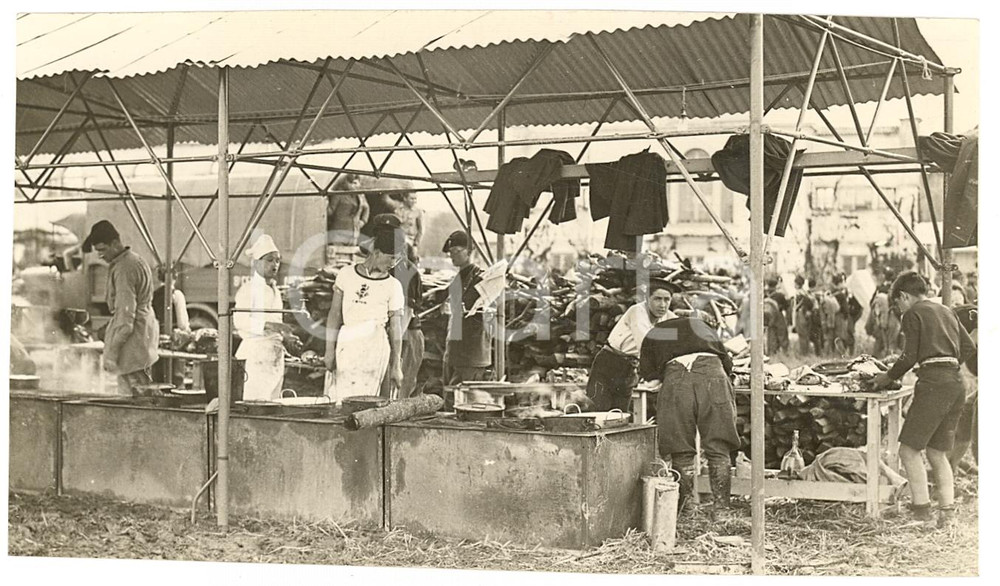 Fotografia d'epoca originale 1930 ROMA Cucine e cuochi del campo AVANGUARDISTI *Fotografia 1