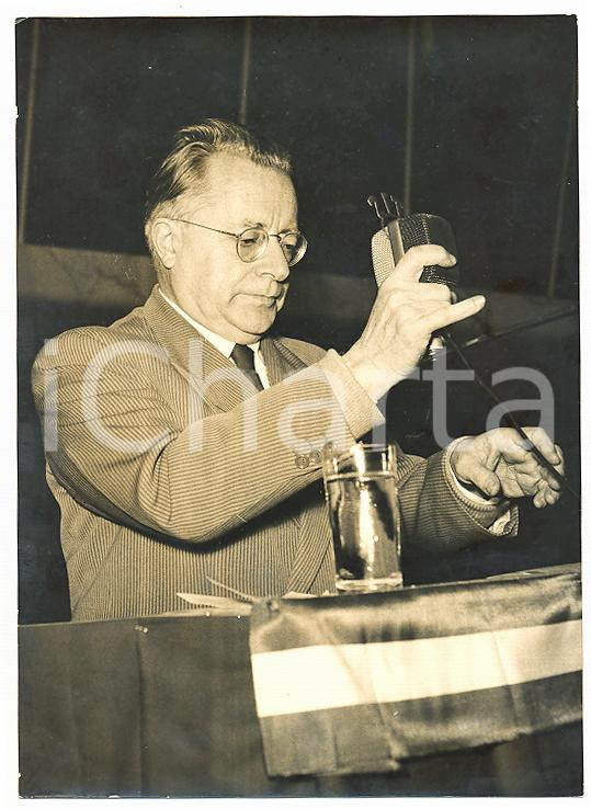 1956 ROMA Congresso PCI Palmiro TOGLIATTI sistema microfono prima di intervenire