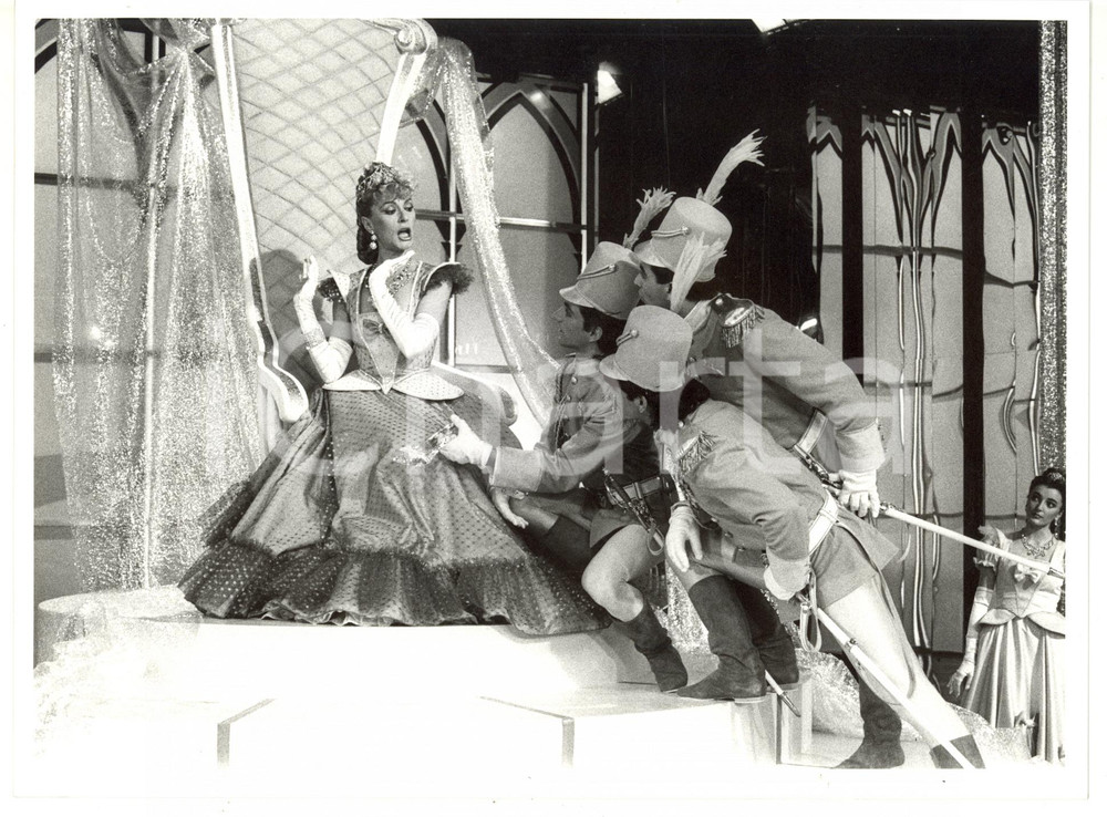 1985 ca RAI Loretta GOGGI nei panni di Cenerentola - Fotografia VINTAGE 24x18 cm