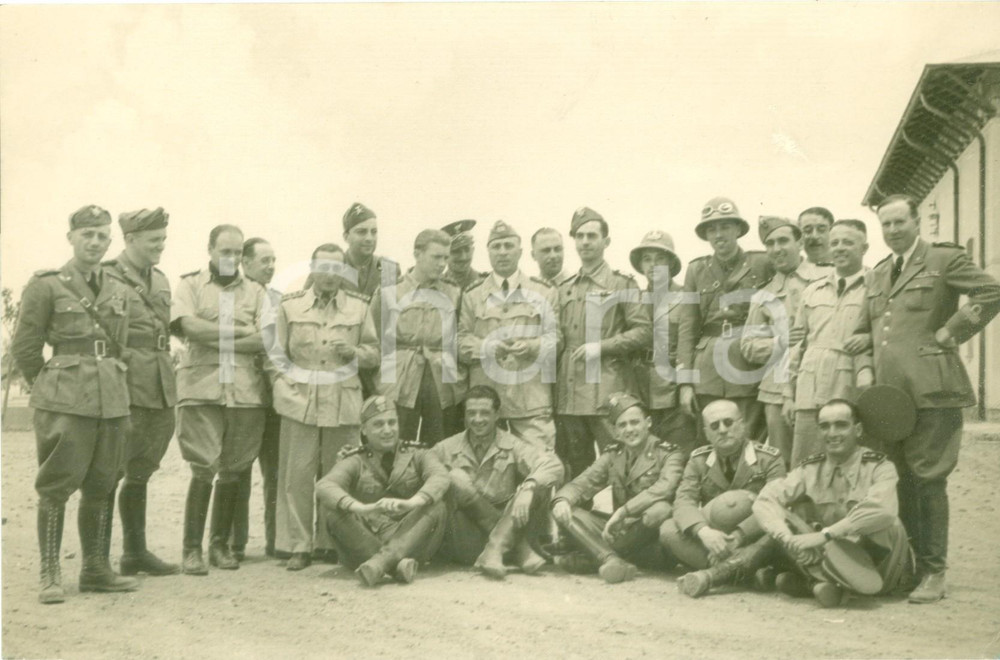 Fotografia d epoca originale 1935 ca AVIAZIONE Roberto FARINACCI con ufficiali aviatori Fotografia 1