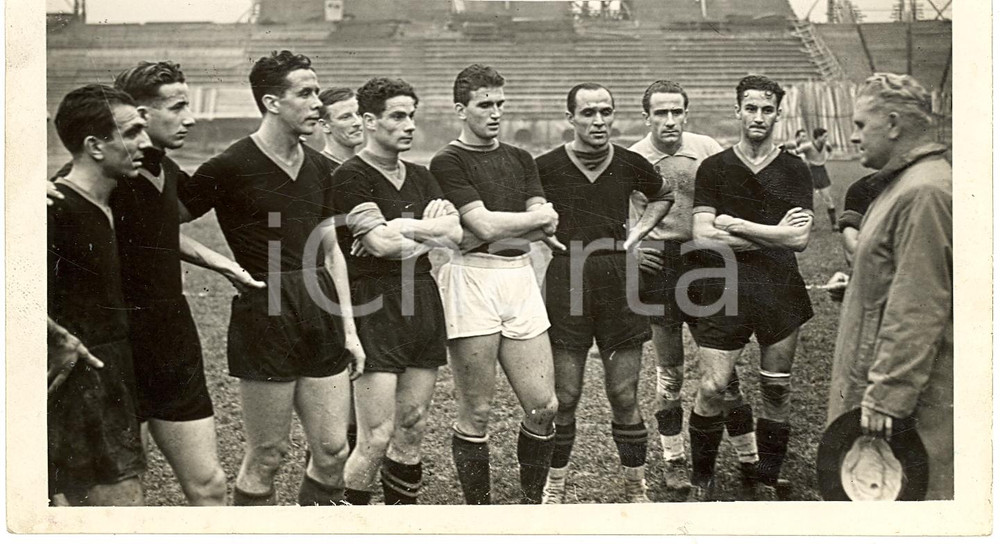 Fotografia d'epoca originale 1938 MILANO Discorso Vittorio POZZO ai calciatori FOTO 1