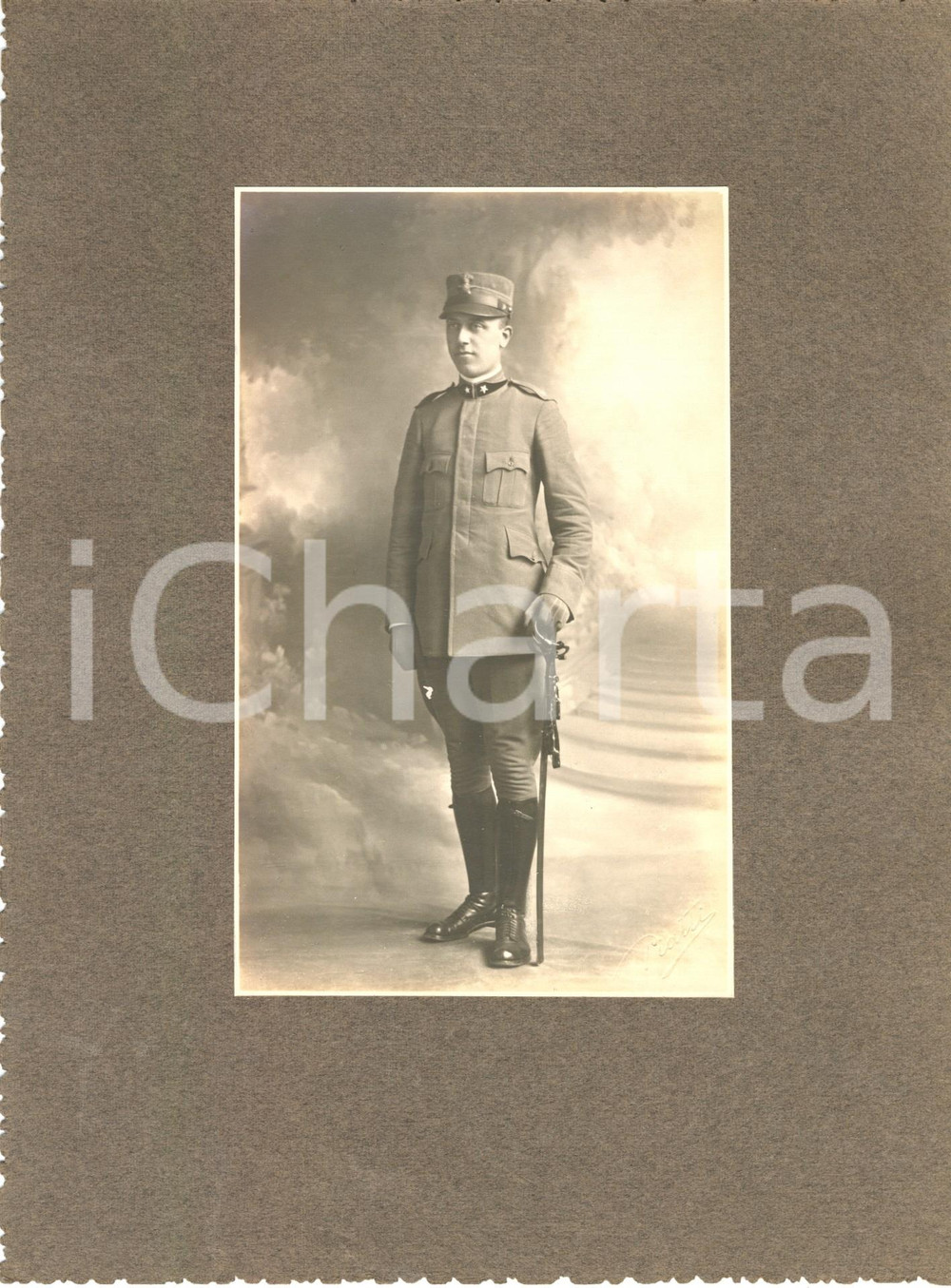 Fotografia d'epoca originale 1915 ca WW1 COMO Ritratto di ufficiale di fanteria in divisa *Foto PIATTI 1
