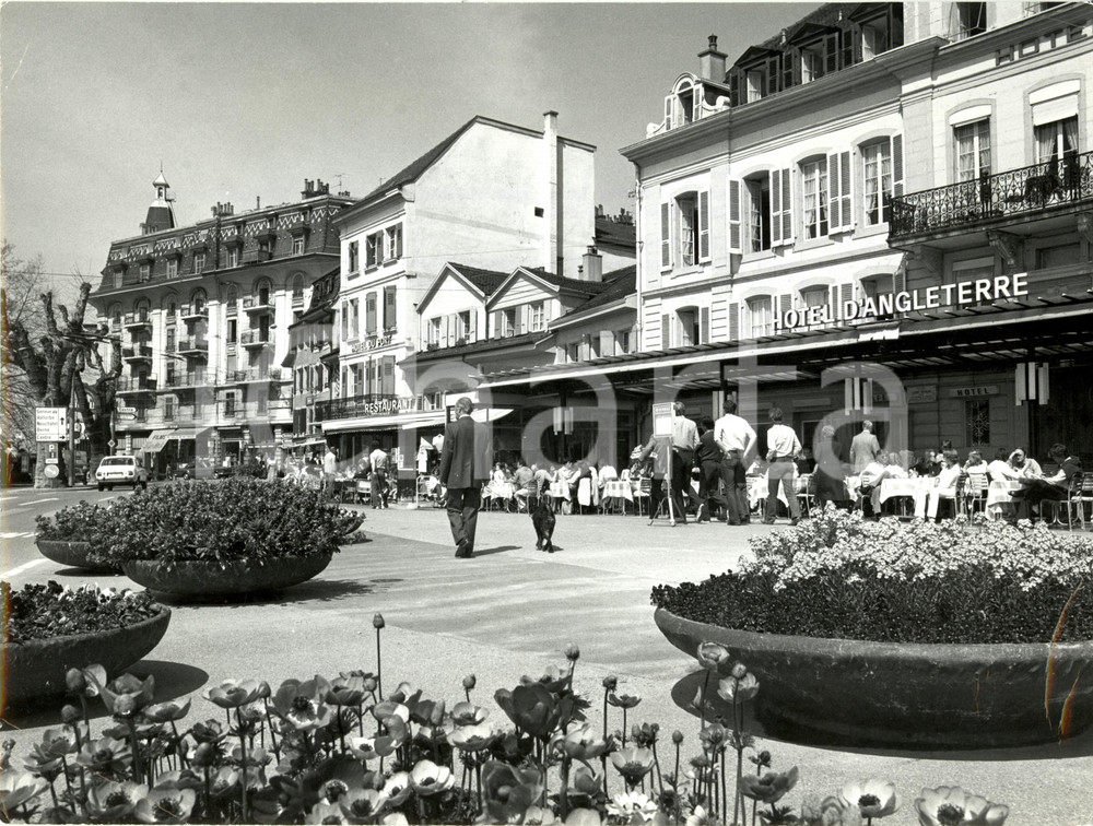 Fotografia d epoca originale 1980 ca LOSANNA CH OUCHY Turisti pranzano all Hotel D ANGLETERRE Fotografia 1