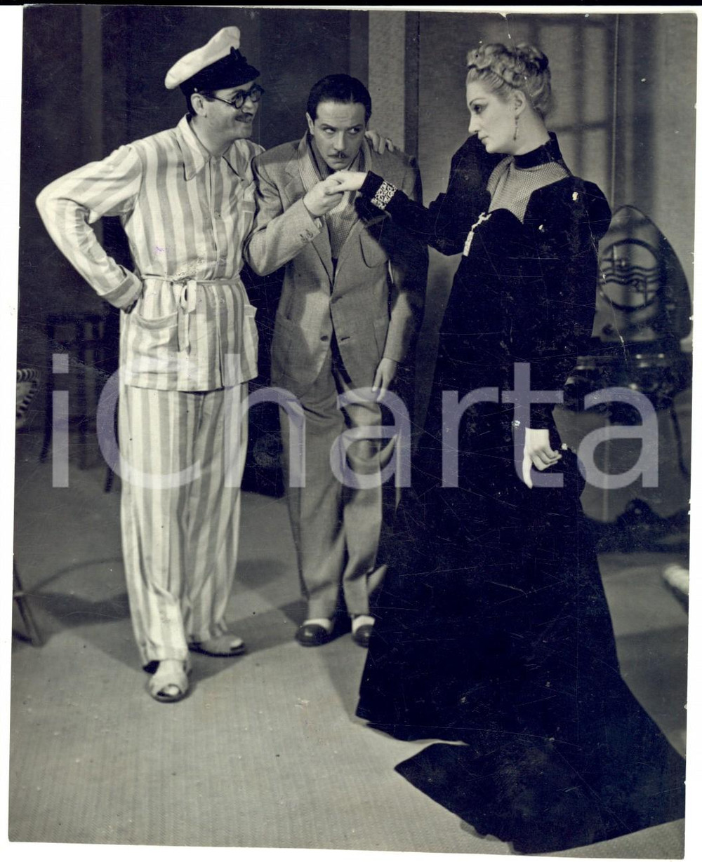 Fotografia d epoca originale 1939 MILANO ODEON Stefano SIBALDI, Nino BESOZZI e Sarah FERRATI in  Soli in due 1