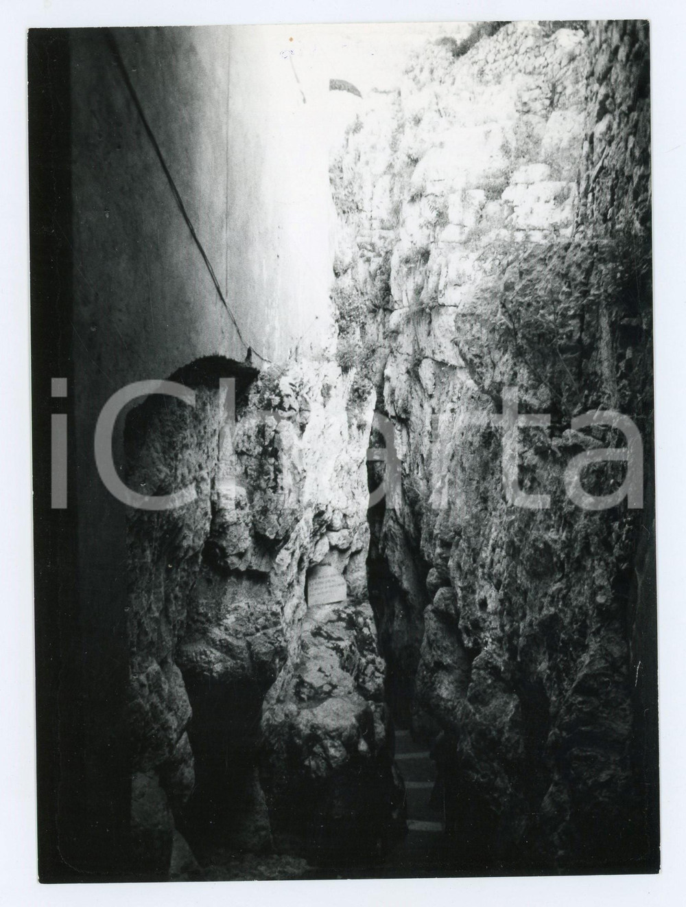 Fotografia d epoca originale 1979 GAETA Spaccatura del Santuario della Ss. TrinitÃ  alla Montagna Spaccata 1 1