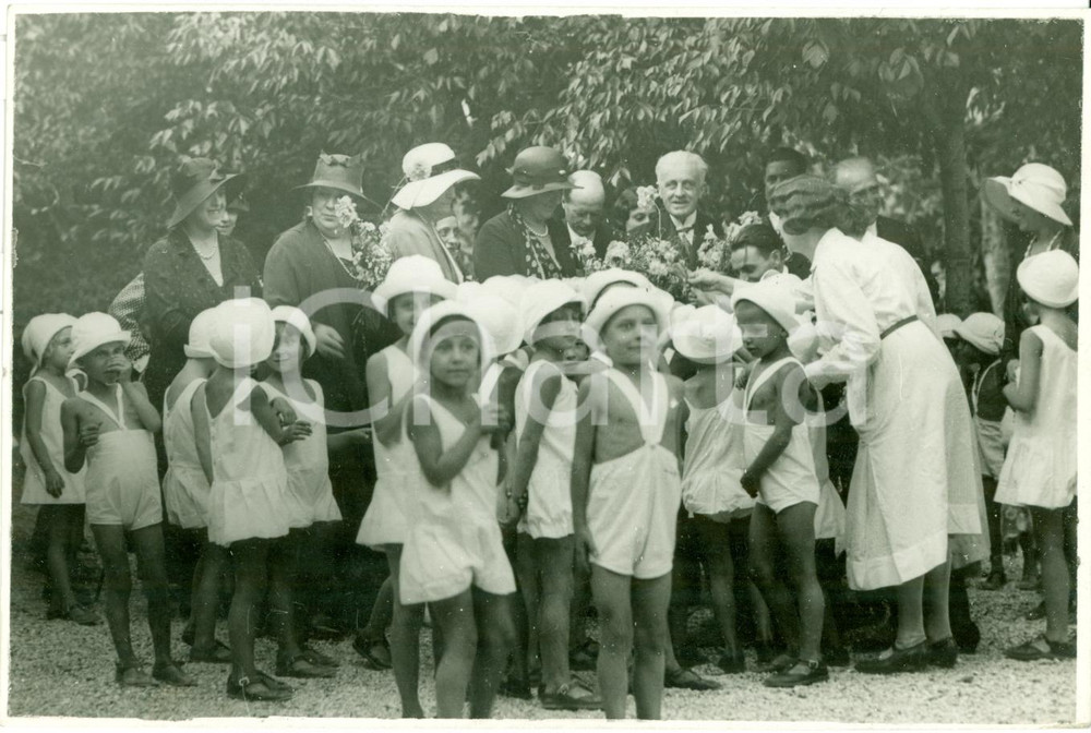 Fotografia d epoca originale 1931 ROMA Regina ELENA con bambini scuola all aperto PRINCIPI DI PIEMONTE Foto 1