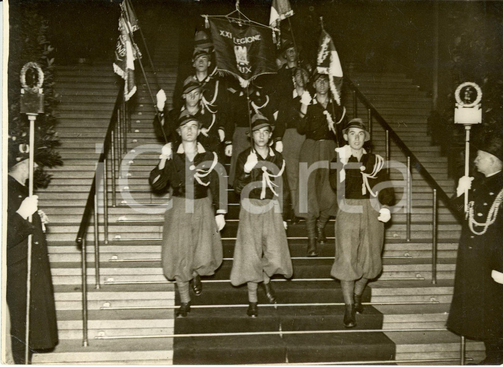 Fotografia d epoca originale 1933 BERLINO Avanguardisti XXI LEGIONE in visita al Municipio Fotografia 1