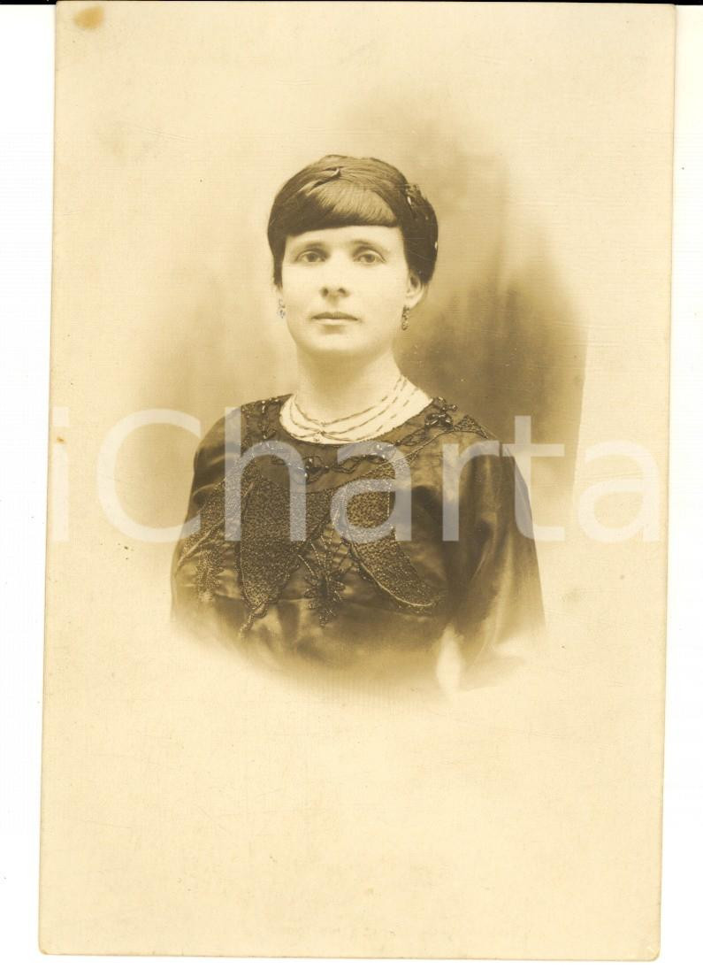 Fotografia d epoca originale 1910 ca REGGIO CALABRIA Ritratto di donna in abito ricamato  Foto V. SERGI 1