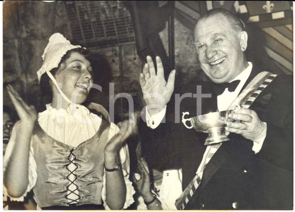 1959 PARIS Ambassadeur URSS Sergej VINOGRADOV avec Bourguignonne en costume