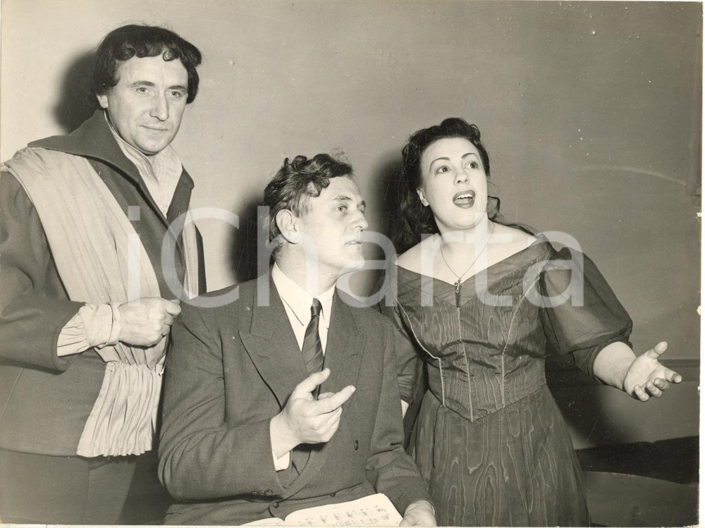 1953 LONDON Heinrich SUTERMEISTER rehearses his "Romeo and Juliet" *Photo 20x15