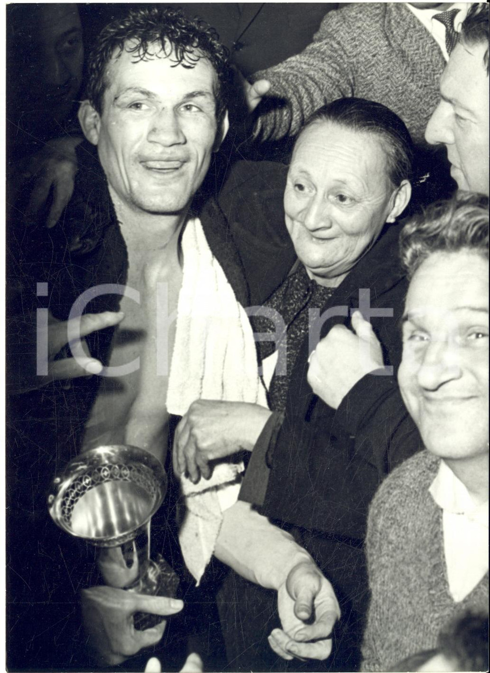 1962 BOXE NICE Sauveur CHIOCCA champion de France avec sa mère *Photo 13x18 cm