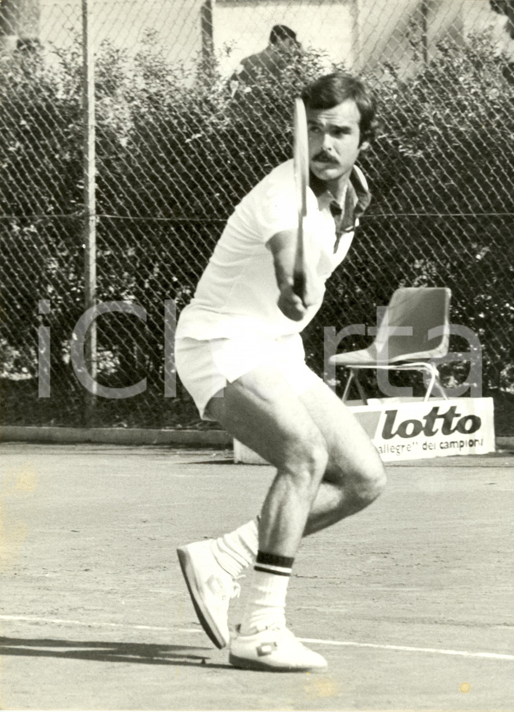 Fotografia d epoca originale 1975 ca TENNIS Il campione Tonino ZUGARELLI sponsor LOTTO Fotografia 24 x 30 cm 1