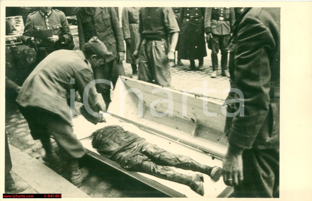 Cartolina originale da collezione 1945 WW2 BOMBARDAMENTO DI DRESDA Sepoltura delle salme FOTOGRAFIA 1