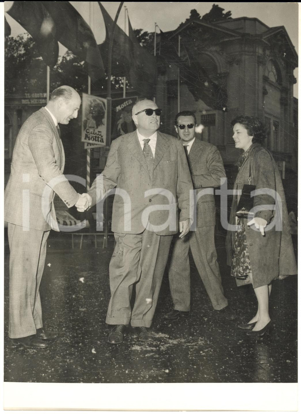 1959 FIERA DI MILANO On. Pietro NENNI in visita - Fotografia 13x18 cm