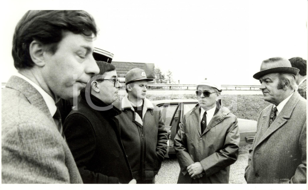 Fotografia d epoca originale 1989 ISSENHEIM F AutoritÃ  discutono su perdita petrolio vicino gasdotto Foto 1