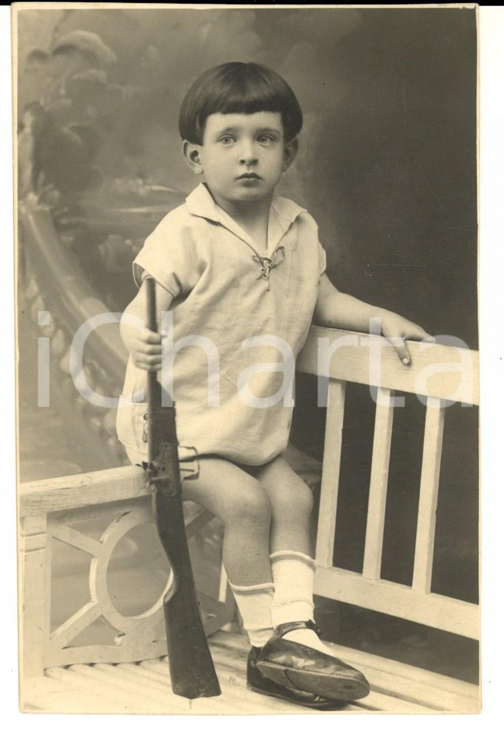 Fotografia d epoca originale 1926 MILANO ? Ritratto di un bambino con il moschetto Foto VINTAGE cartolina 1