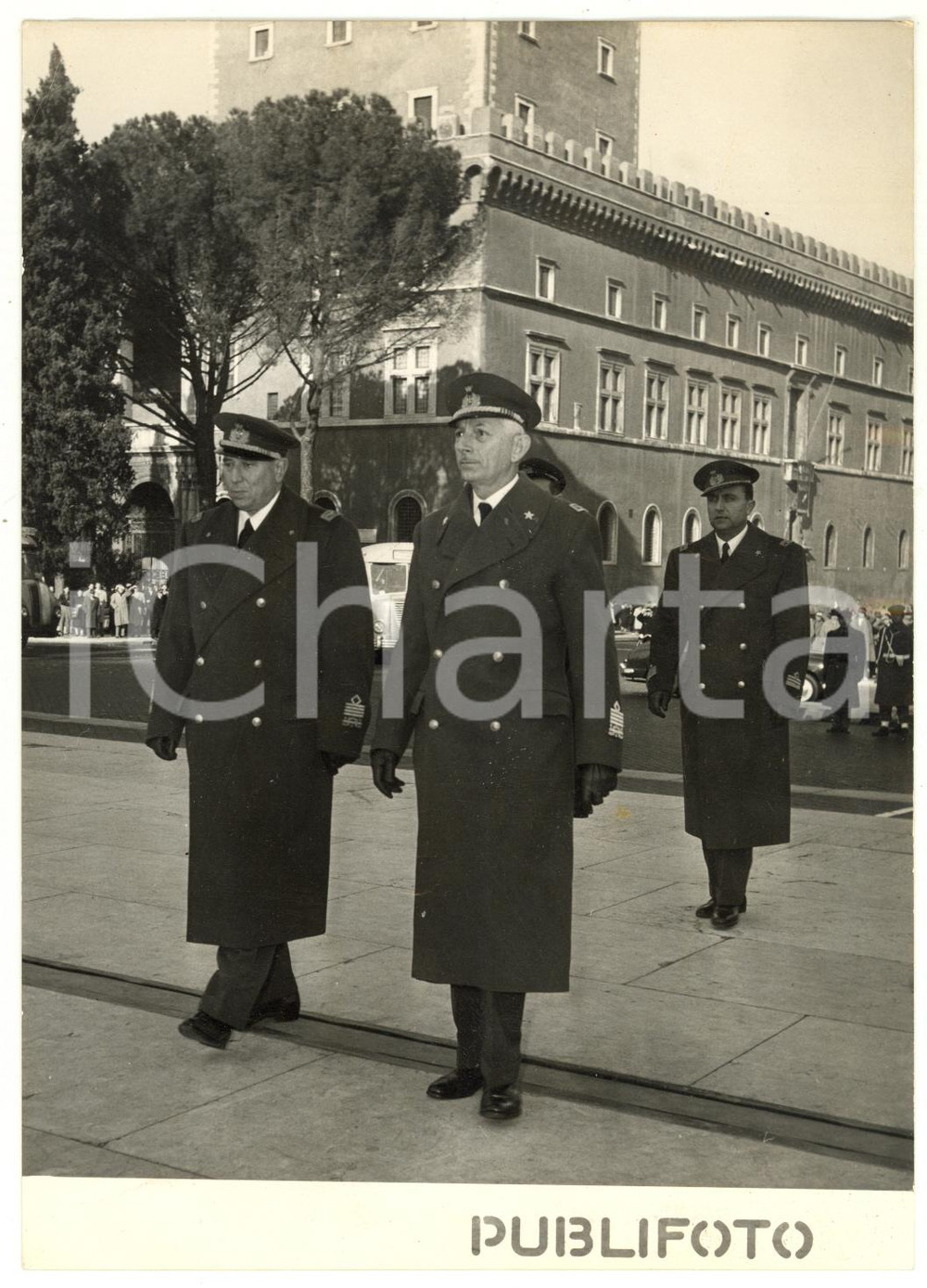 1954 ROMA Aldo URBANI Ferdinando RAFFAELLI omaggiano la tomba del Milite Ignoto