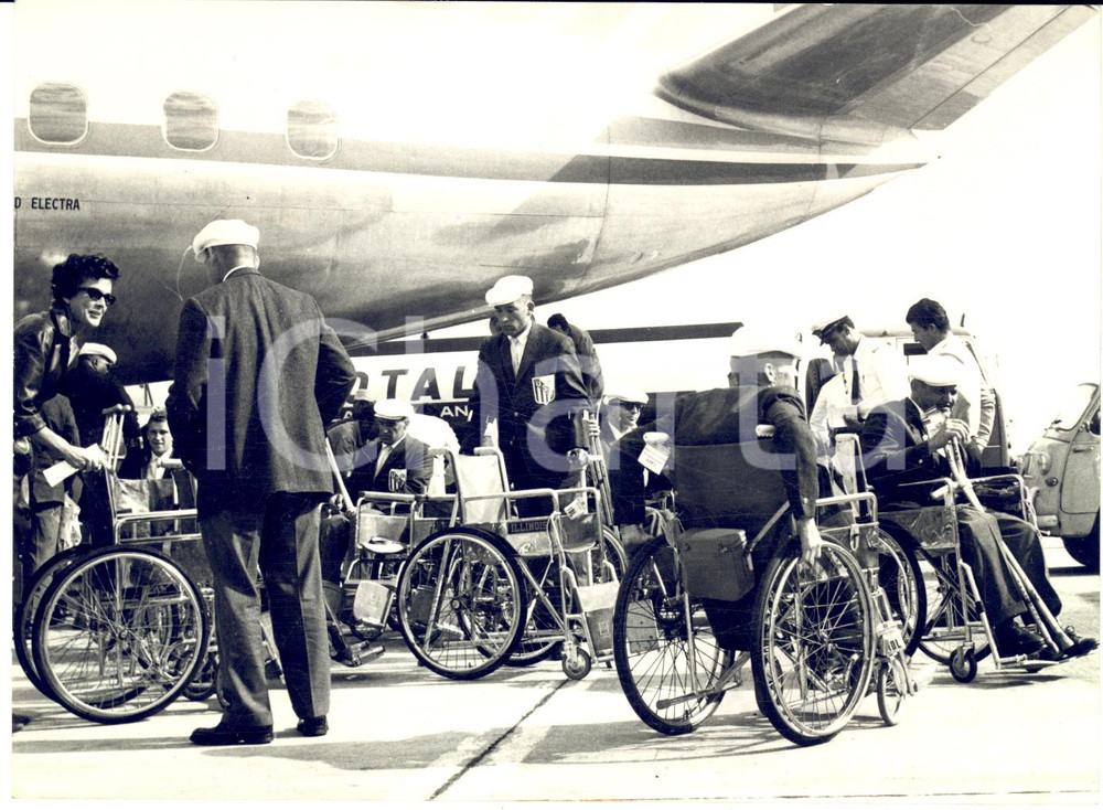 1960 ROMA PARALIMPIADI Arrivo degli atleti USA a Ciampino - Foto 18x13 cm