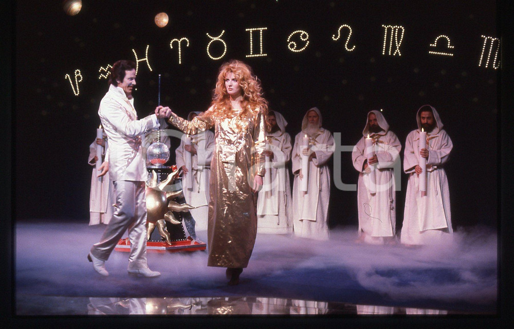35mm vintage slide* 1984 RAI 2 IL TRAPPOLONE Mago SILVAN - Gioco di prestigio 26