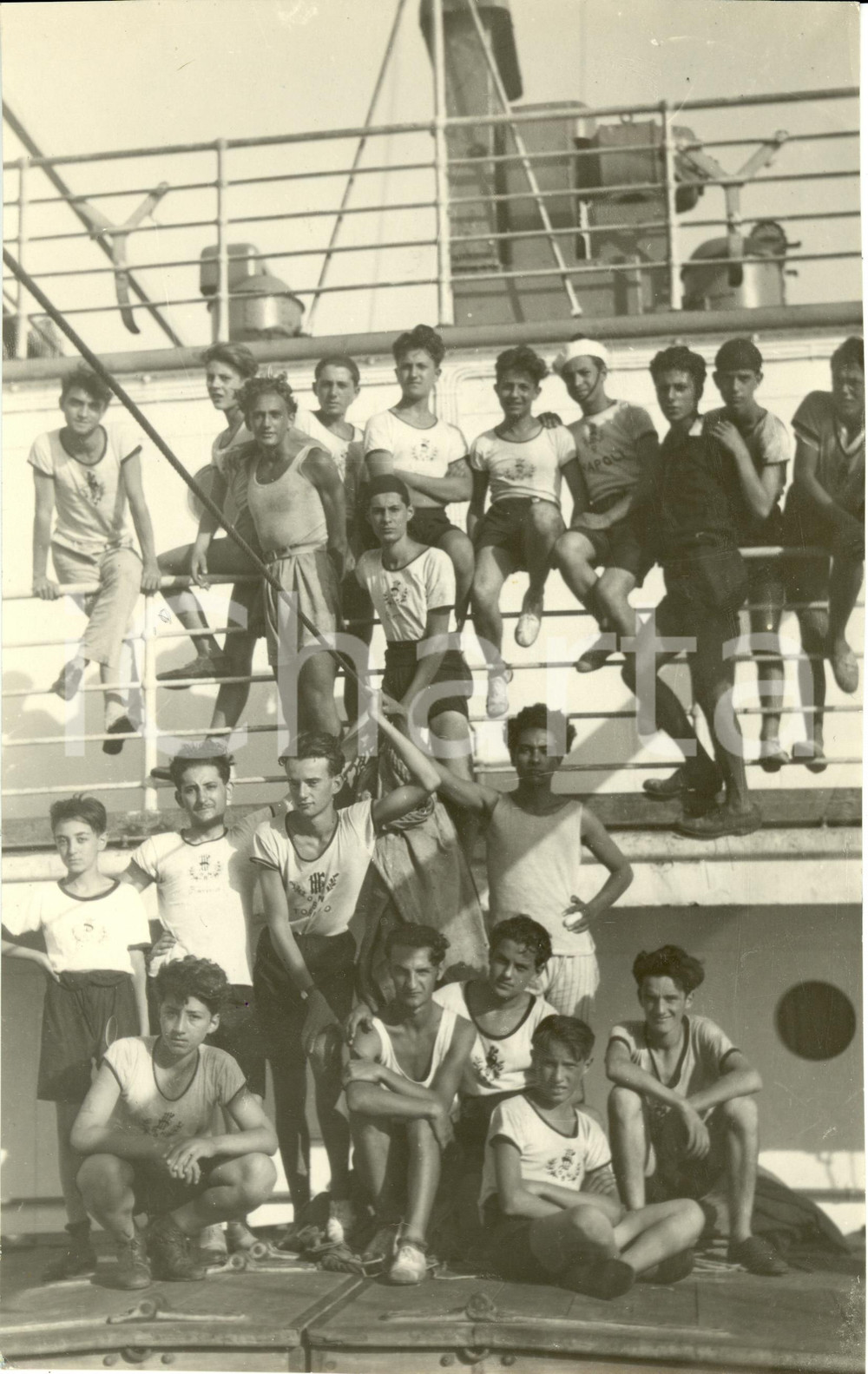 Fotografia d epoca originale 1931 NAPOLI? Avanguardisti della V Crociera dell ONB ritratti sulla nave Foto 1