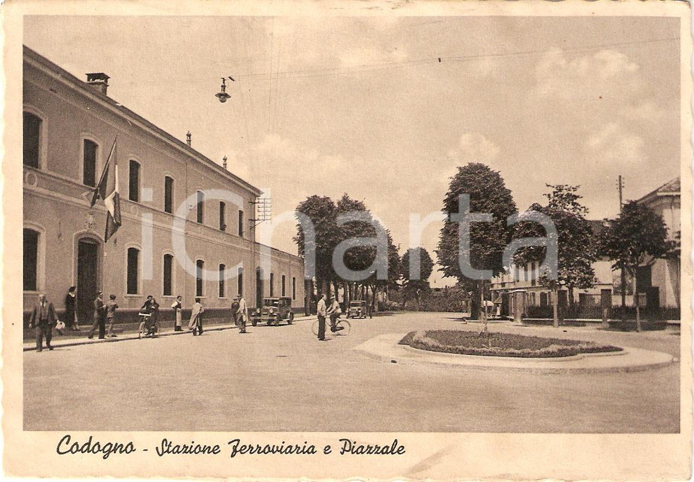Cartolina originale da collezione 1950 ca CODOGNO (LO) Piazzale e Stazione Ferroviaria DANNEGGIATA Cartolina FG NV 1