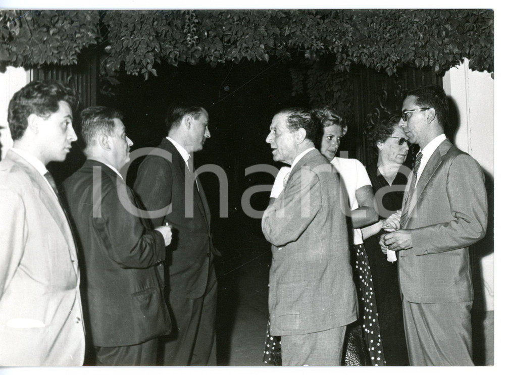 1959 TORRE DEL GRECO Giornalisti alla villa di Enrico DE NICOLA morente - Foto