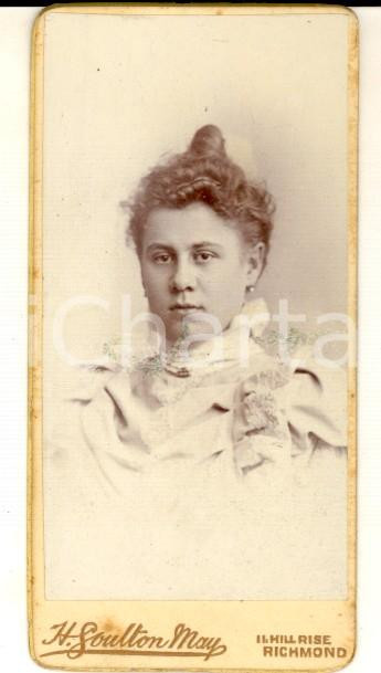 Fotografia d epoca originale 1900 ca RICHMOND UK Donna con acconciatura raccolta Foto GOULTONMAY 5x8 1