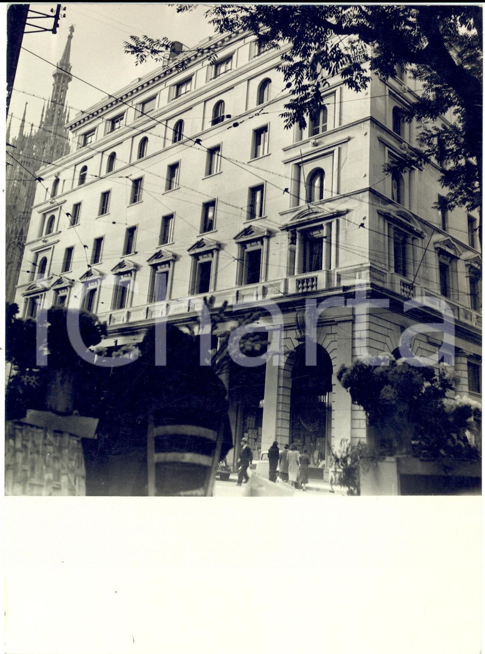 Fotografia d epoca originale 1930 ca MILANO Piazza FONTANA con il negozio di telerie GHIDOLI Fotografia 1